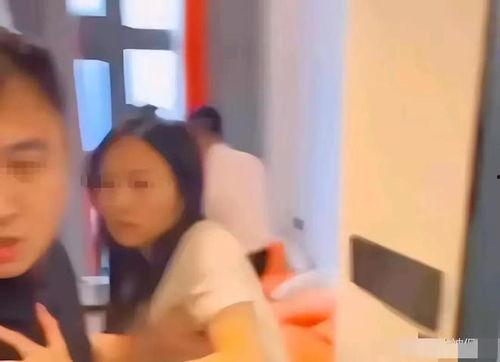 出轨男女视频,视频揭露的背叛瞬间